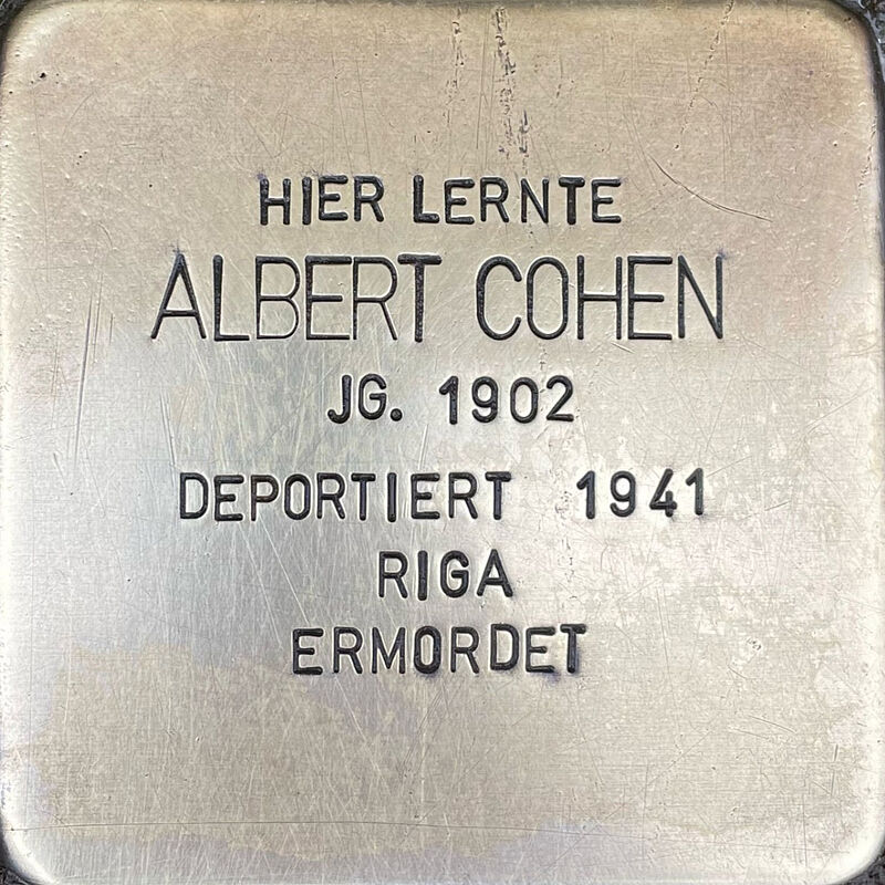 Albert Cohen Albert Cohen (geboren am 24.7.1902 in Köln, in Riga ermordet, mit Wirkung vom 8.5.1945 für tot erklärt) war Sohn von Albert Cohen wurde am 24.7.1902 geboren. Seine Eltern hießen Leopold und Pauline Berta Cohen, sie besaßen eine gutgehende Metzgerei mit einem Großhandel für Metzgereimaschinen und waren offenbar relativ vermögend. Er wurde am 7.12.1941 nach Riga deportiert und dort ermordet. Quelle: Der gesamte Text fußt auf Informationen im Gedenkbuch der Kreuzgasse, Informationen des NS-Dokumentationszentrums Köln, den Einträgen in Yad-Vashem & Arolsen-Archives.